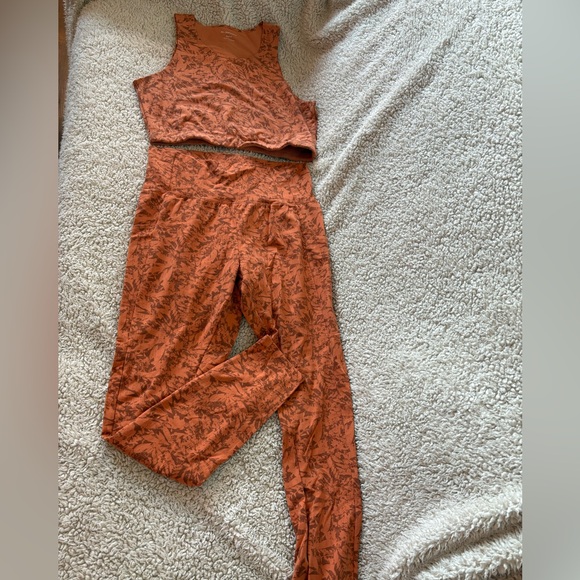REI Orange Patterned Set - Picture 2 of 6
